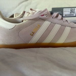 Adidas Women’s Gazelle sneakers, size 6.5